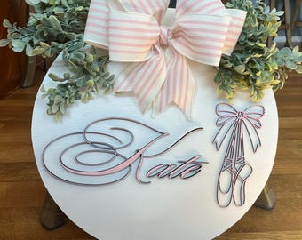 Corona de bailarina personalizada: zapatillas rosas y nombre grabado con láser