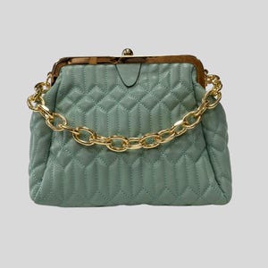 Pochette matelassée vert menthe avec chaîne en or - sac à main de style vintage pour une soirée et des occasions spéciales