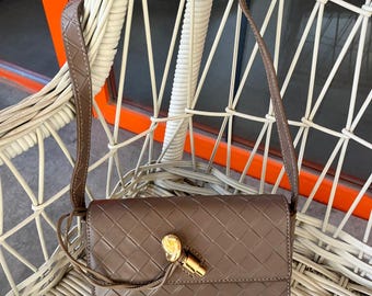 Borsa in pelle vegana intrecciata marrone - Piccola ed elegante borsa a tracolla con dettagli dorati