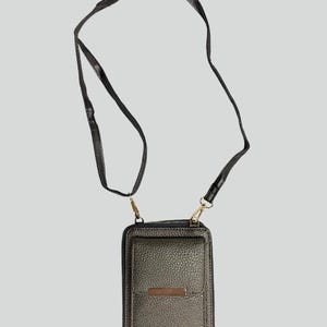 Bolsa tiracolo preta com zíper duplo para celular – Carteira de couro vegano com compartimentos para cartões e alça ajustável