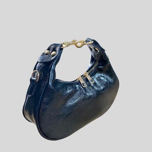 Sac à bandoulière hobo noir brillant - Sac à main en cuir végétalien avec fermeture éclair dorée