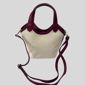 Umhängetasche aus Segeltuch und Kunstleder - Creme & Burgund Mini-Tasche mit verstellbarem Riemen