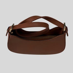 Sac baguette classique en cuir végétalien marron - Petit sac à main avec bandoulière réglable