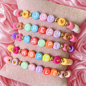 Bracelet prénom personnalisé avec perles plaqué or 14 carats, superposition de bijoux fait main