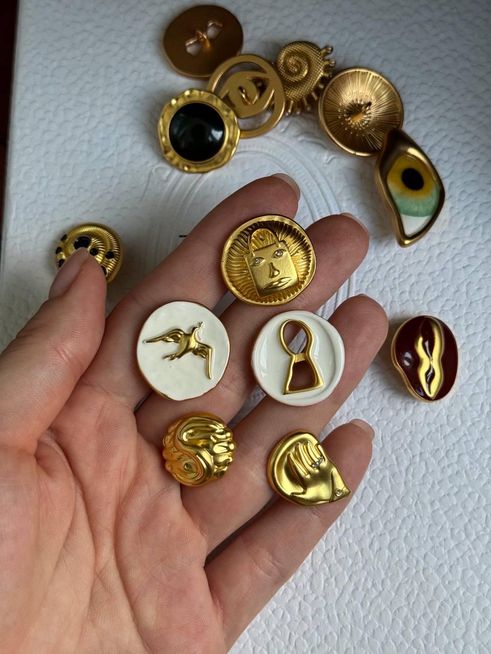 新品 タグ付き 定価¥129,000+tax BALMAIN エンブレムボタン Balmain button - Etsy 日本