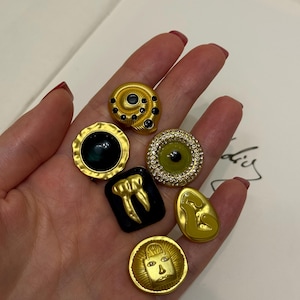 Botones de lujo: juego de 5 botones de metal dorado con esmalte. Elegancia regia para alta costura, proyectos de bricolaje y chaquetas de tweed.