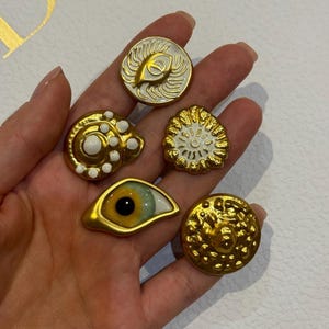 Set von 5 luxuriösen Knöpfen in Gold & Weiß mit Strasssteinen | Königliche Eleganz für Haute Couture / DIY-Projekte / Tweed-Jacken