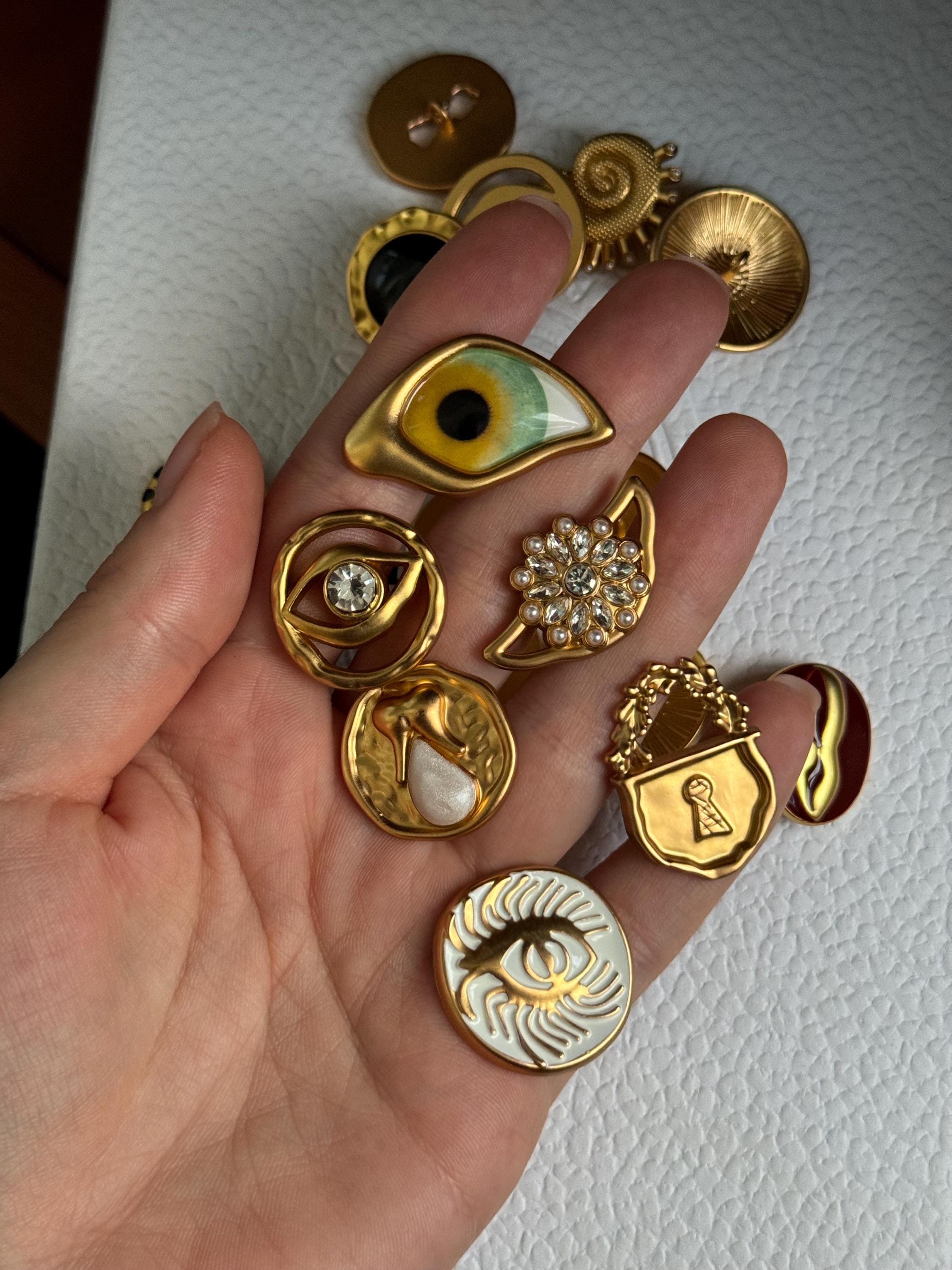 Schiaparelli set of 6 Brooch buttons Is this original Elsa Schiaparelli brooch? It belonged to an  main image 3
