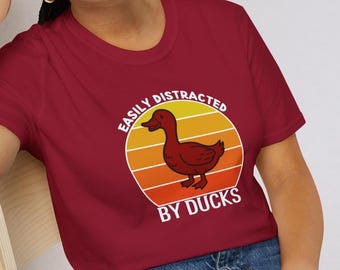 Leicht abgelenkt von Ducks Shirt | Lustiges Enten-T-Shirt | Retro Enten-Grafik-T-Shirt | Niedliches Tier T-Shirt | Geschenk für Entenliebhaber