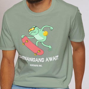 Skateboarding Frog T-Shirt: Funny Weirdcore Meme Graphic Tee
