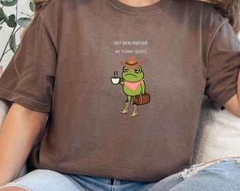 Lustiges Frosch-Bauch tut weh, Komfortfarben Shirt: Gen Z Humor Tee