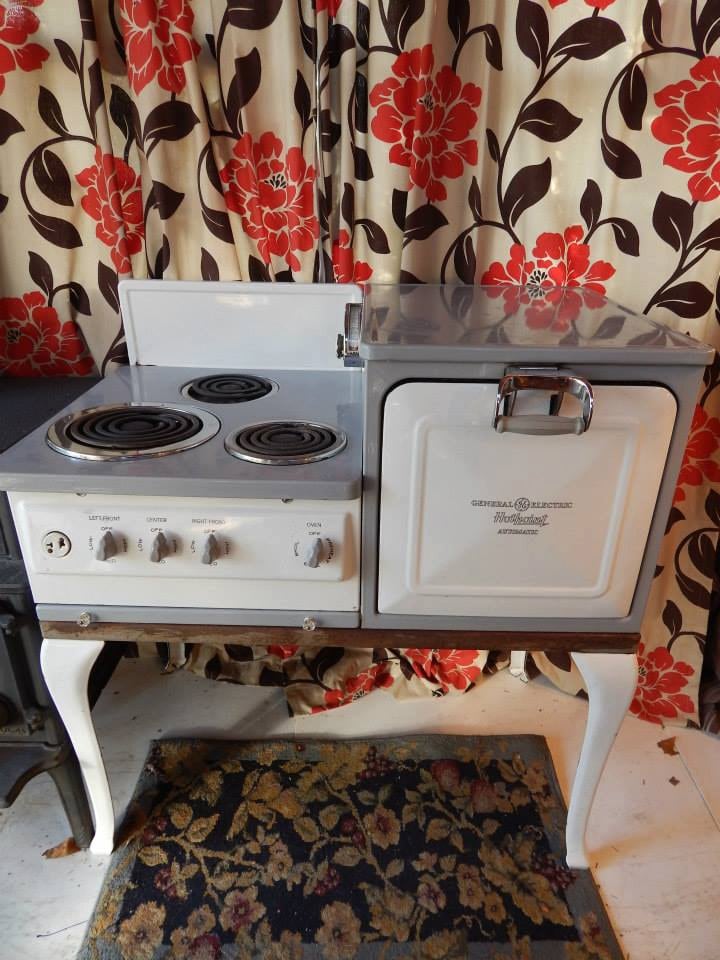 Hotpoint Used Electric Stove [no cord], Willie's Appliances