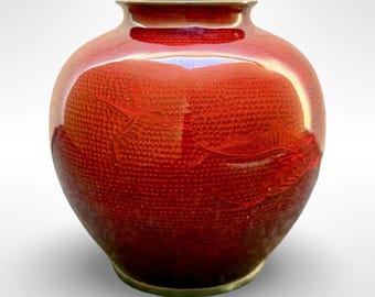 Jarrón japonés antiguo Sato Ginbari cloisonné de sangre de paloma con grulla y flor de cerezo, marcado