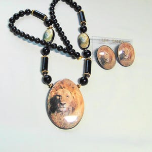 Vintage Lee Sands Acrylic Lion Head Pendant Necklace & Matching Pierced Earrings