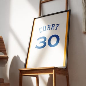 Póster digital de la camiseta número 33 de Stephen Curry de los Warriors, arte mural imprimible de baloncesto, impresión minimalista de la NBA, regalo deportivo para fanáticos.