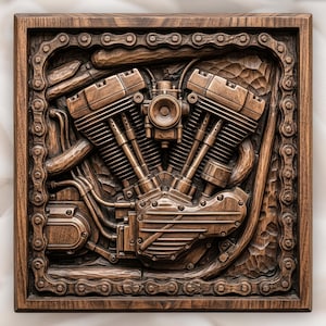 Op de afbeelding: Een vierkant houten wanddecoratie met een gedetailleerd reliëf van een V-twin motorfietsmotor. Het ontwerp is omlijst door een doorlopende, uitgesneden kettingrand in metaalstijl, met donkerbruine houttinten en een getextureerde achtergrond.