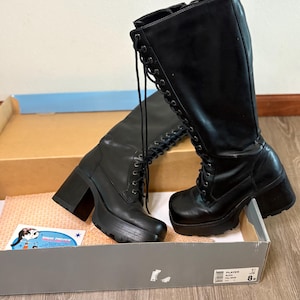 Bottes plateforme « Player » Candie&#39;s vintage des années 90 avec boîte d&#39;origine | Noir à lacets, talons hauts et talons épais Y2K grunge gothique