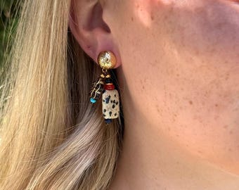 Hangoorbellen agaat, lapis, turkoois en dalmatische jaspis, 18 kt verguld