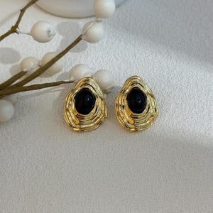 18 kt vergulde tijgeroogsteen of zwarte obsidiaan, organische rimpeloorbellen Obsidiaan