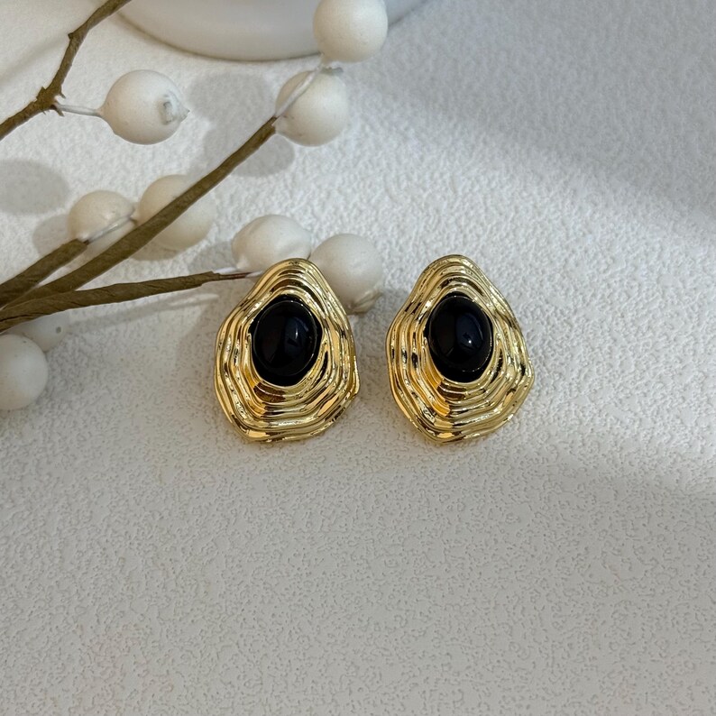 18 kt vergulde tijgeroogsteen of zwarte obsidiaan, organische rimpeloorbellen Obsidiaan