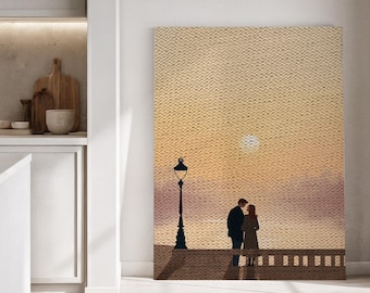 Ingelijst canvas wanddecoratie, Sunset Pier Lovers Decor, Ingelijst canvas kunstwerk, Romantische illustratie van een stel, Sfeervolle avondkunst, Betekenisvol cadeau-idee