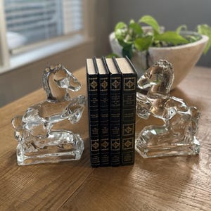 Vintage L.E. Smith 8” Glass Horse Bookends – Heavy Clear Pressed Glass Rearing Horse Pair – Mid Century Modern Office or Shelf Decor