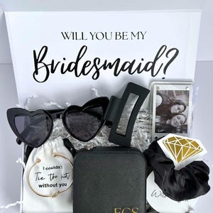 Gepersonaliseerde zwart-witte voorstelbox voor bruidsmeisjes | Op maat gemaakte sieradendoos met monogram
