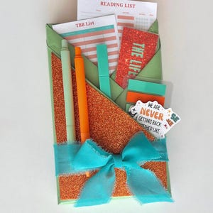 The Life of a Reader - Surprise Blind Date With a Book | Inspired by a Glamorous Pop Era