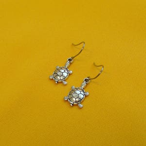 Terrific turtle earrings Style 278 image 1