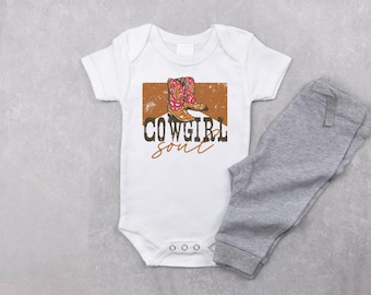 Säugling Cowgirl Soul Strampelanzug, Cowgirl, Cowgirl Stiefel, Mädchen vom Land, kleines Land, Cowgirl Seele, Baby Cowgirl, Baby Land, Bodysuit, Oneise