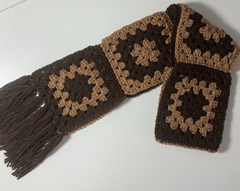 Two-Toned Granny Square Scarf | BriliciousStitches | Brilicious Stitches