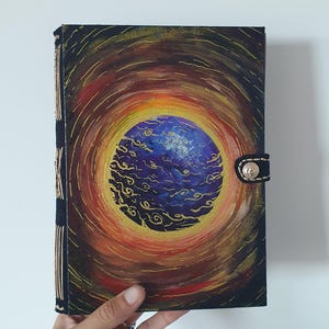 Cuaderno astral artesanal A5 con lomo de cuero | Diario de astrología pintado y cosido a mano | Carta natal para dibujar y aprender