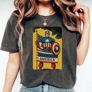 Maglietta Comfort Colors® "No Kings in America", maglietta con grafica anti-monarchia, maglietta di protesta in stile fumetto politico, maglietta del 4 luglio