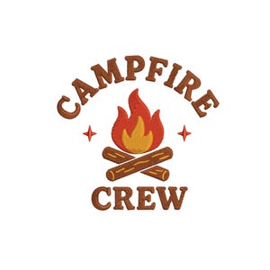 Op de afbeelding: Campfire Crew logo met een gestileerd kampvuurontwerp. Het logo toont een rode en gele vlam met twee gekruiste bruine houtblokken eronder. De tekst "Campfire Crew" staat in bruine letters.