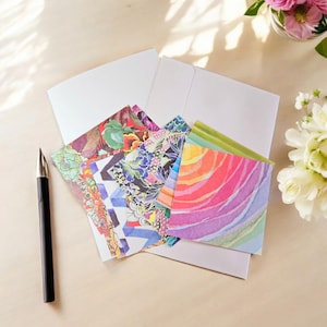10 feuilles de papier brouillon recto-verso de 3 x 3 po. dans un kit de fabrication de cartes artisanales pour collage, 4 x 6 po. avec enveloppe, motifs de couleurs assorties