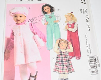 Unbeschnittene McCall 5167 Kleinkinder Pullover, Overalls, Hut, Geldbörse, A-Linie, Mädchen, Kinder-Muster, Größen 1, 2, 3, 4, Schnittmuster