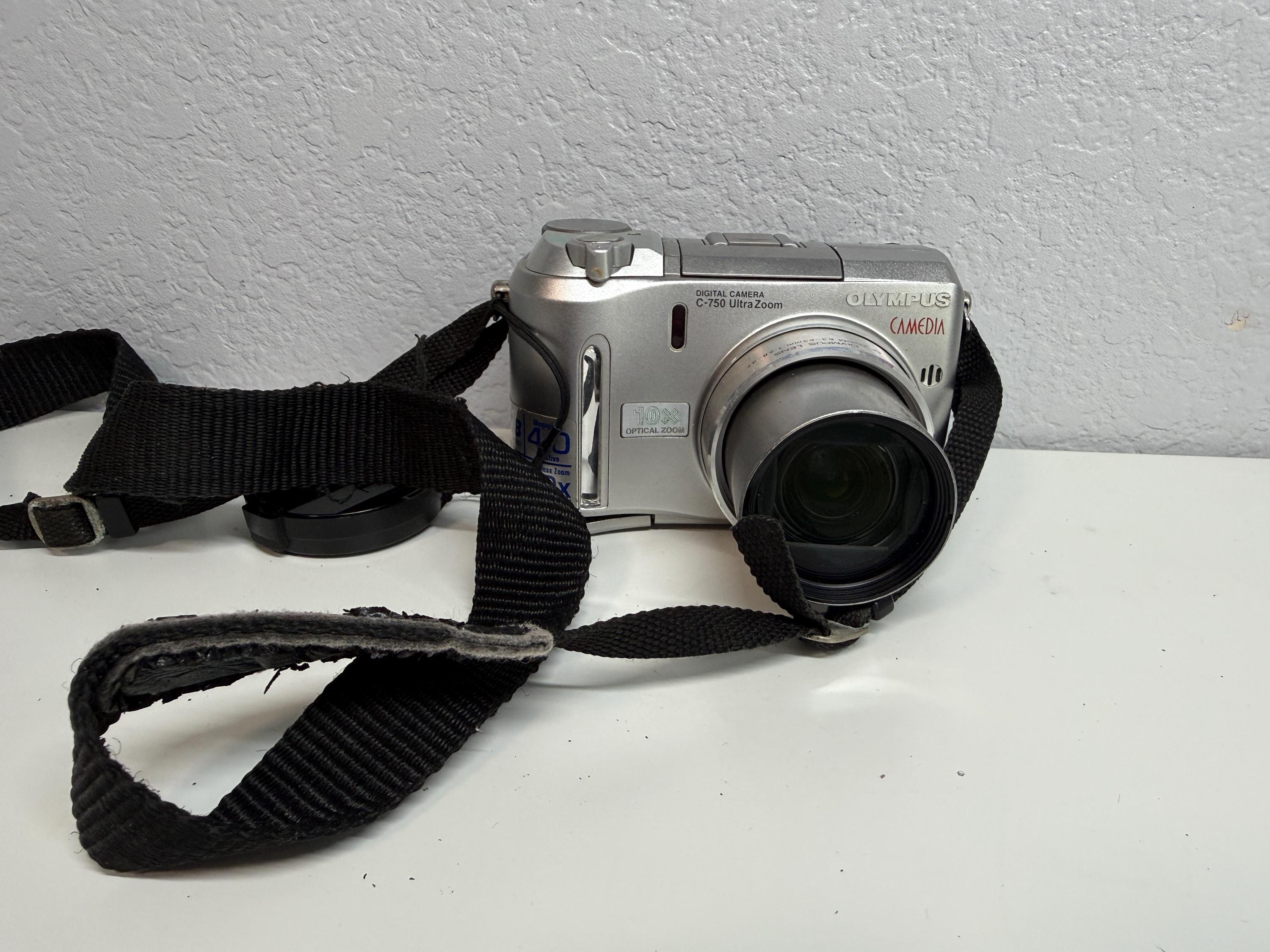 Vintage Olympus CAMEDIA C-750 Ultra Zoom Camera | Early 2000s 
