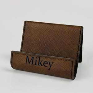 Soporte de cuero para teléfono de escritorio, soporte personalizado para iPhone, soporte para tableta en varios colores, regalo de iPad grabado para ella, soporte para iPhone, idea de regalo