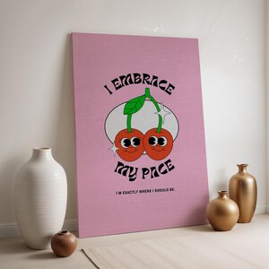 Lienzo "Abrazo mi ritmo", arte mural con personaje de cereza, póster con cita positiva, impresión de dibujos animados rosas, decoración de frutas lindas enmarcadas, lienzo kawaii