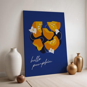 Lienzo decorativo de pared con diseño de calabaza, ilustración moderna de calabaza naranja sobre fondo azul marino, impresión otoñal enmarcada para una cocina de temporada o una acogedora decoración otoñal.