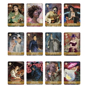 Puede incluir: Un conjunto de cartas del tarot con ilustraciones de estilo vintage. Cada carta presenta una imagen y un t&iacute;tulo &uacute;nicos, como "El Alquimista", "La Reina del Carnaval" y "El Violinista Roto". Las cartas tienen bordes dorados y detalles de estrellas.