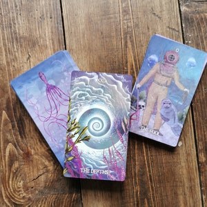 Weisheit der Tiefen, Meer-Tarot-Deck, Tarotkarten für Meerhexe, Wahrsagen, Tarot-Geschenk, Kickstarter-Tarot, Indie-Tarot, Ozean-Tarot, Orakel Bild 3