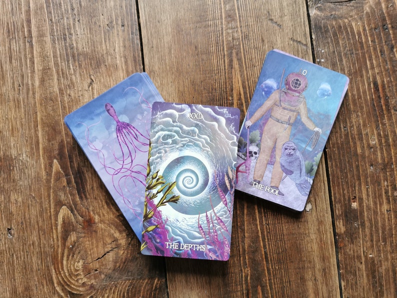 Weisheit der Tiefen, Meer-Tarot-Deck, Tarotkarten für Meerhexe, Wahrsagen, Tarot-Geschenk, Kickstarter-Tarot, Indie-Tarot, Ozean-Tarot, Orakel Bild 3