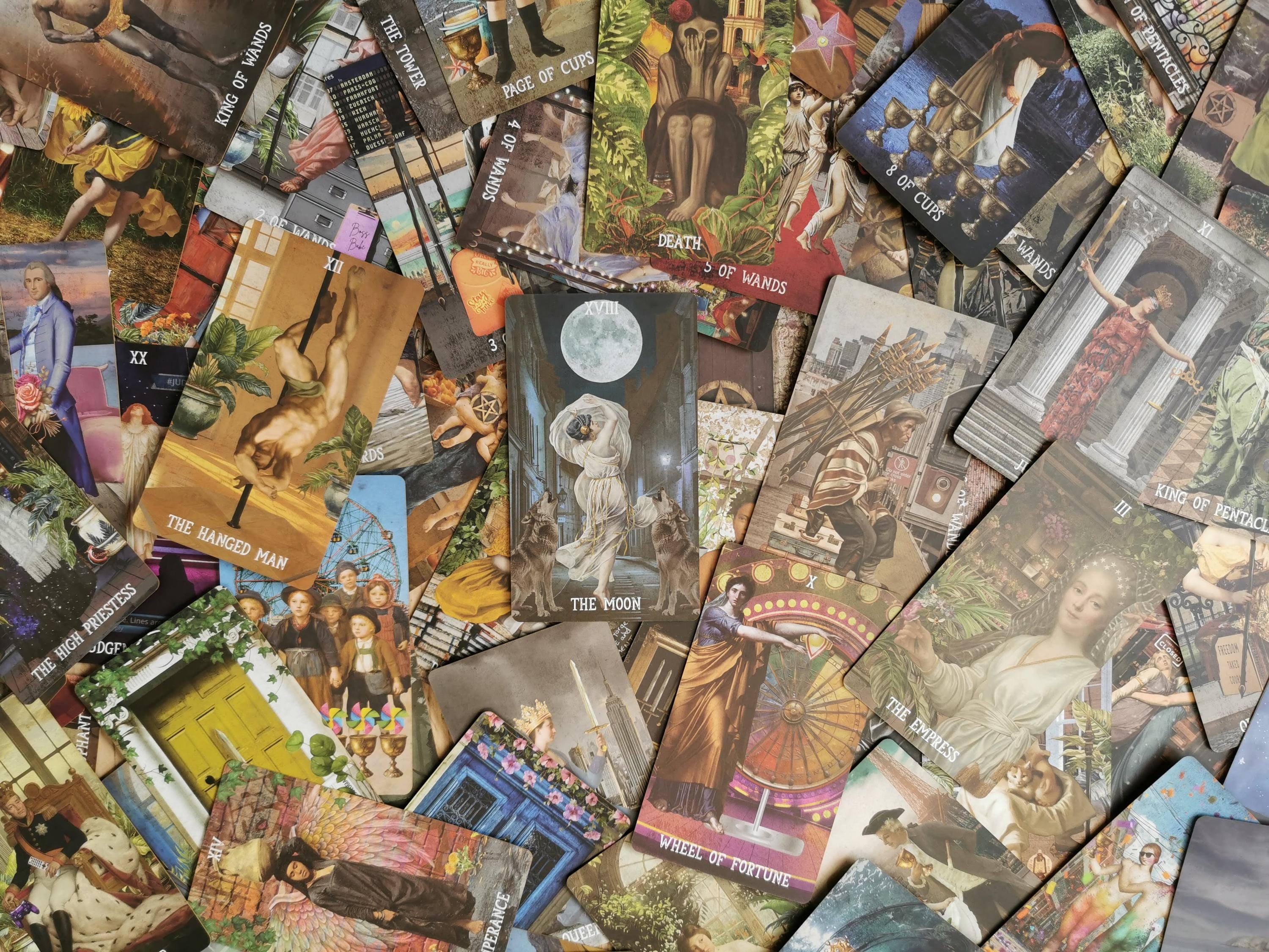 Echoes Through Time Tarot Deck: Vintage Collage Art with Matt Gold Edging