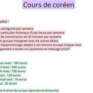 Op de afbeelding: Een roze en groen document met de titel "Cours de coréen" in een paarse box. Het document somt de details van een Koreaanse taalcursus op, inclusief het cursusformaat, de prijs en een disclaimer dat de instructeur mogelijk niet op zondag reageert.