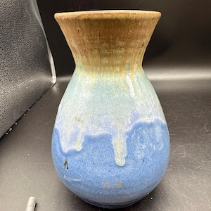 Signierte Vintage Hand Studio Kunst Keramik Tropfglasur Vase Blue & Periwinkle