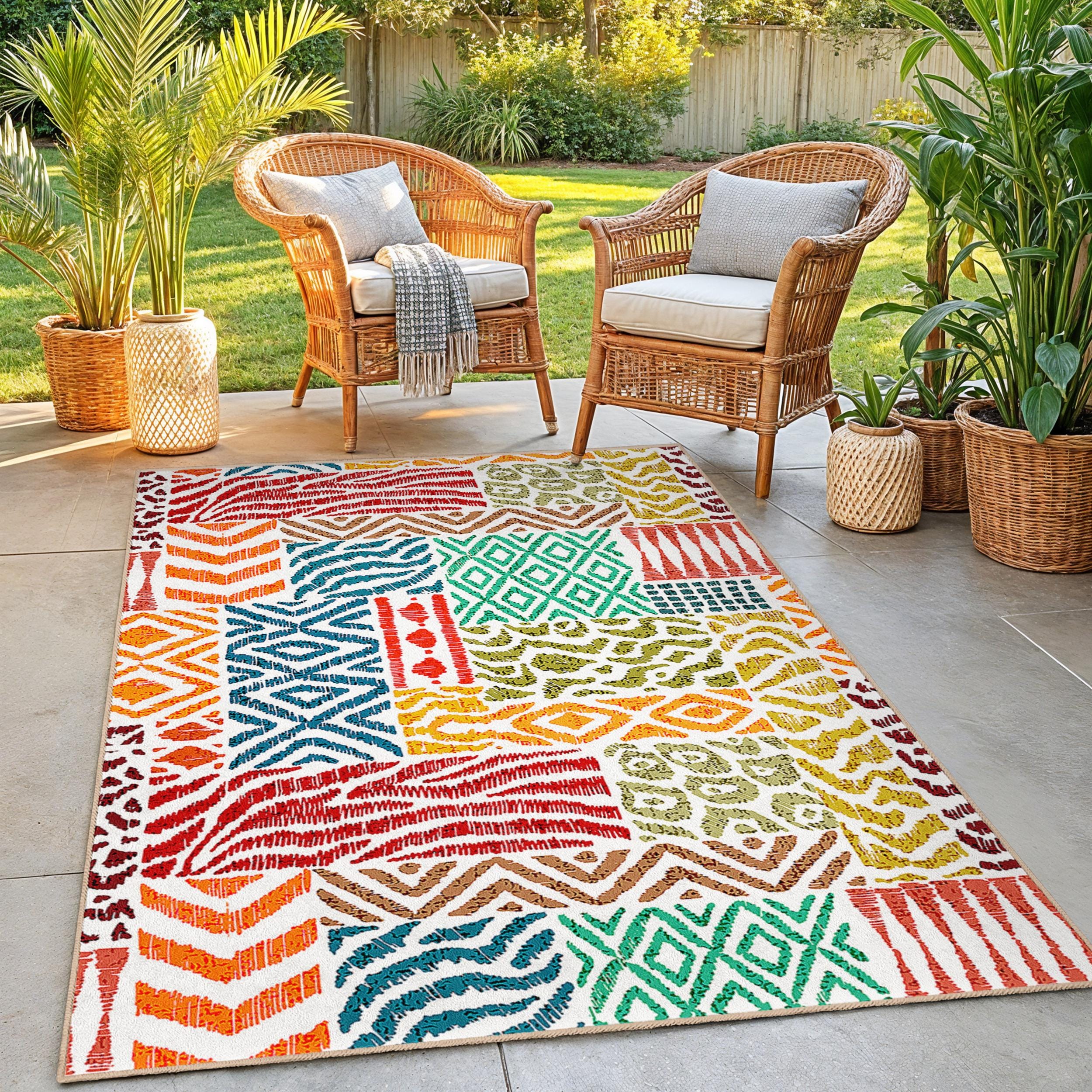 カラフルな幾何学模様の長方形エリアラグ | モダンなリビングルーム