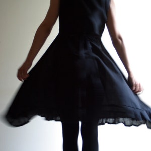 Option Coton/Lin Noir disponible uniquement pour le moment / Robe, Petite Robe Noire par NervousWardrobe sur Etsy image 1