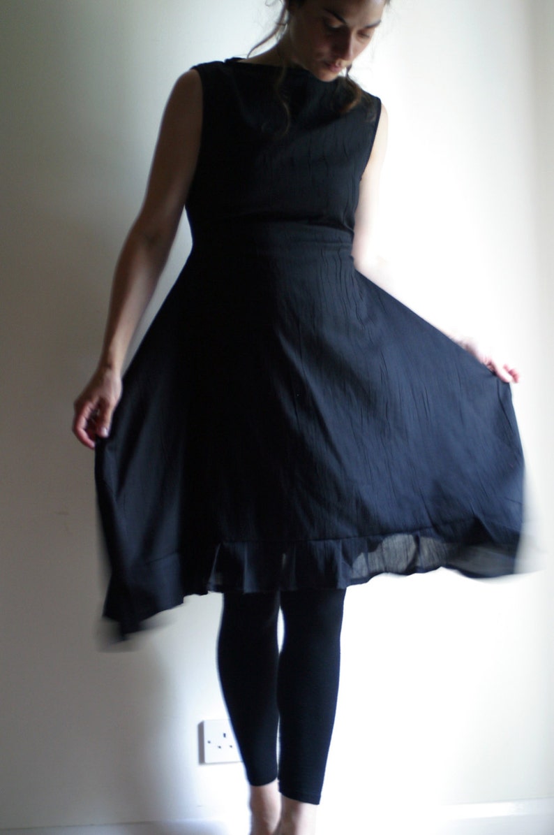 Option Coton/Lin Noir disponible uniquement pour le moment / Robe, Petite Robe Noire par NervousWardrobe sur Etsy image 2