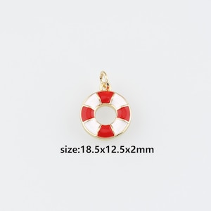 Puede incluir: Encanto de color dorado en forma de salvavidas rojo y blanco. El encanto mide 18,5 mm de ancho, 12,5 mm de alto y 2 mm de grosor.  size:18.5x12.5x2mm